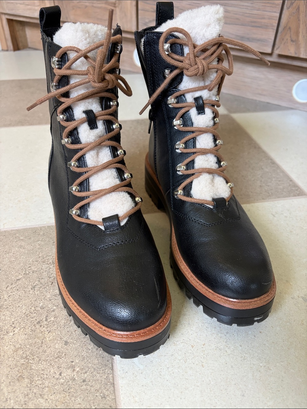 Womens Black Lace-Up Sherpa-Lined Boots